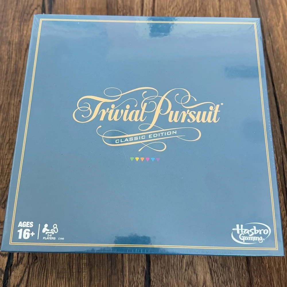 NEW Hasbro Trivial Pursuit Classic Edition - Blue and Gold - Picture 1 of 4